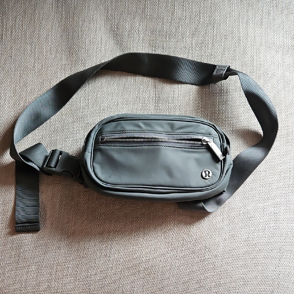 Lululemon Athletica BlackBelt Bag